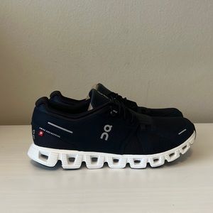 on running cloud 5 black running shoe